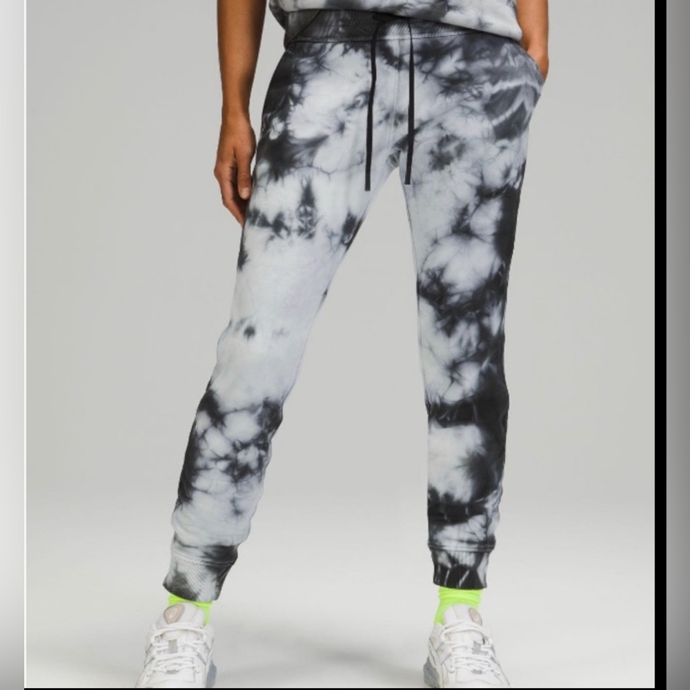 Like new Lululemon Warm Down Joggers 28” Size 10